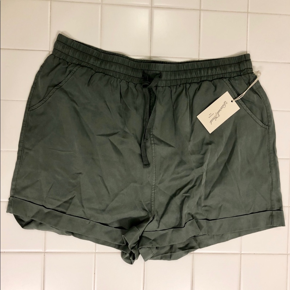 Universal Thread Shorts